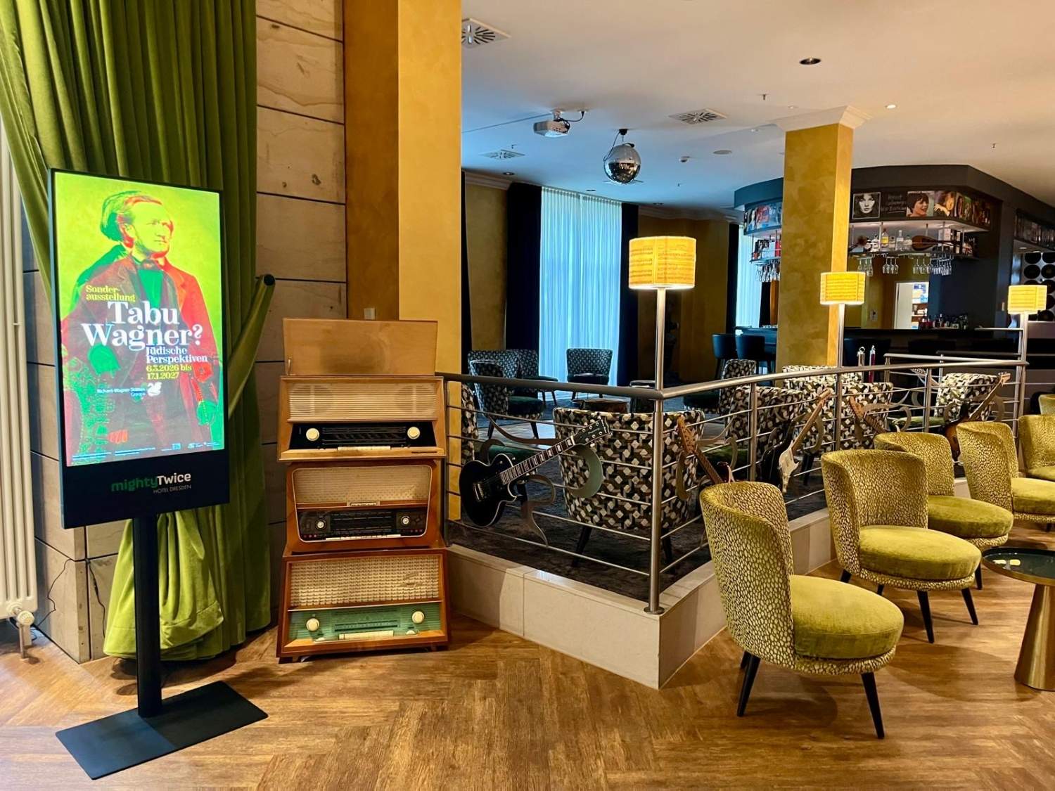 Digital Screen Hotel mightyTwice Dresden