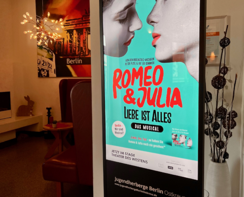 Digital_Screen_Jugendherberge_Berlin_Ostkreuz